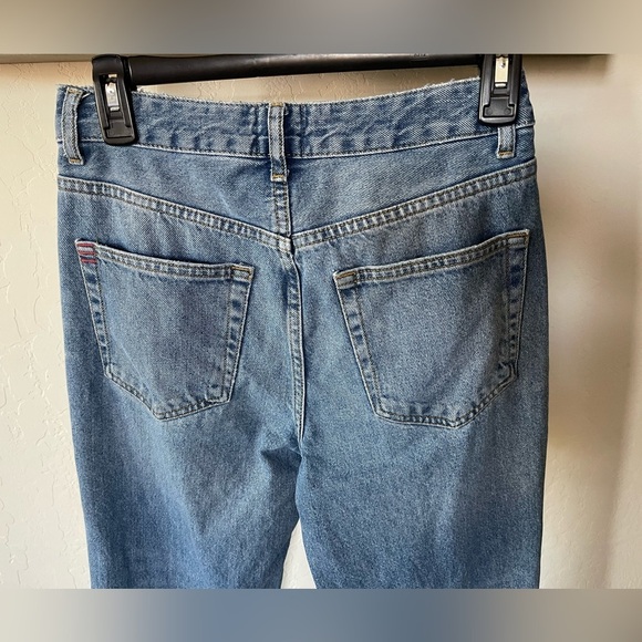 BDG Urban Outfitters| Mom Jeans, Lightly Distressed—Size 25••• - Picture 6 of 11